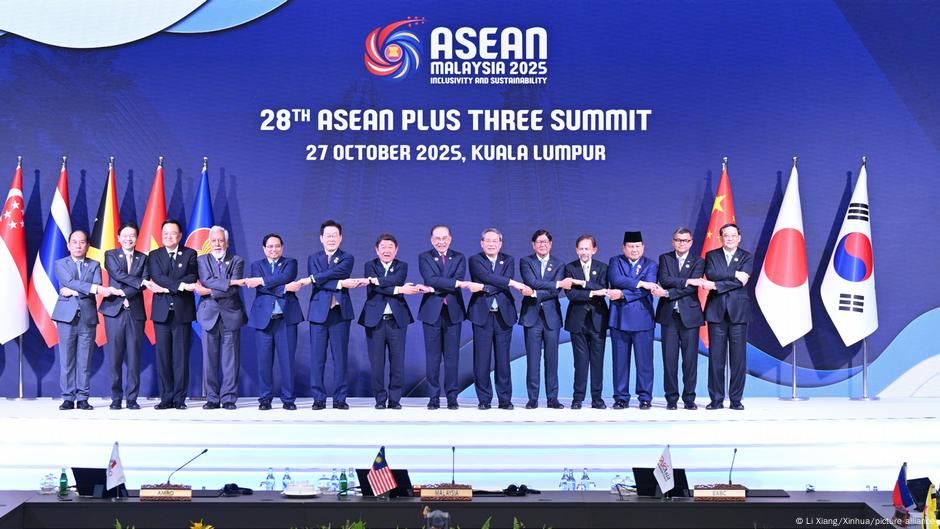 China, ASEAN sign upgraded free trade pact – DW – 10/28/2025