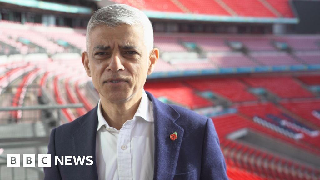 Mayor joins with London football clubs to tackle youth violence