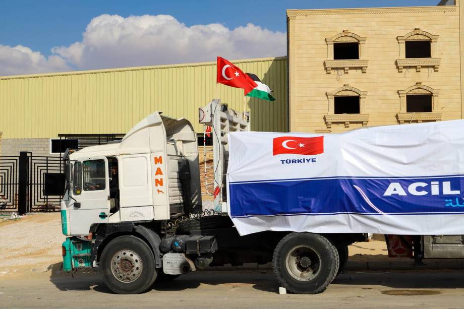 Turkey dispatches AFAD experts, heavy equipment to Gaza for relief efforts – Middle East Monitor