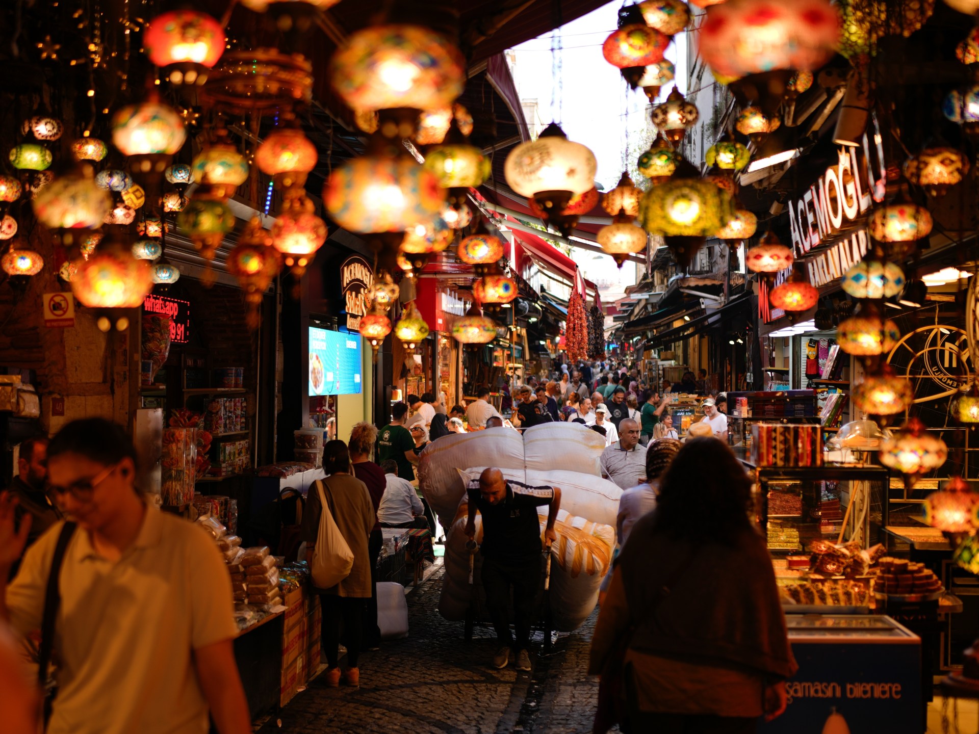 The ancient art of Istanbul’s porters survives modern challenges in Turkiye | Gallery