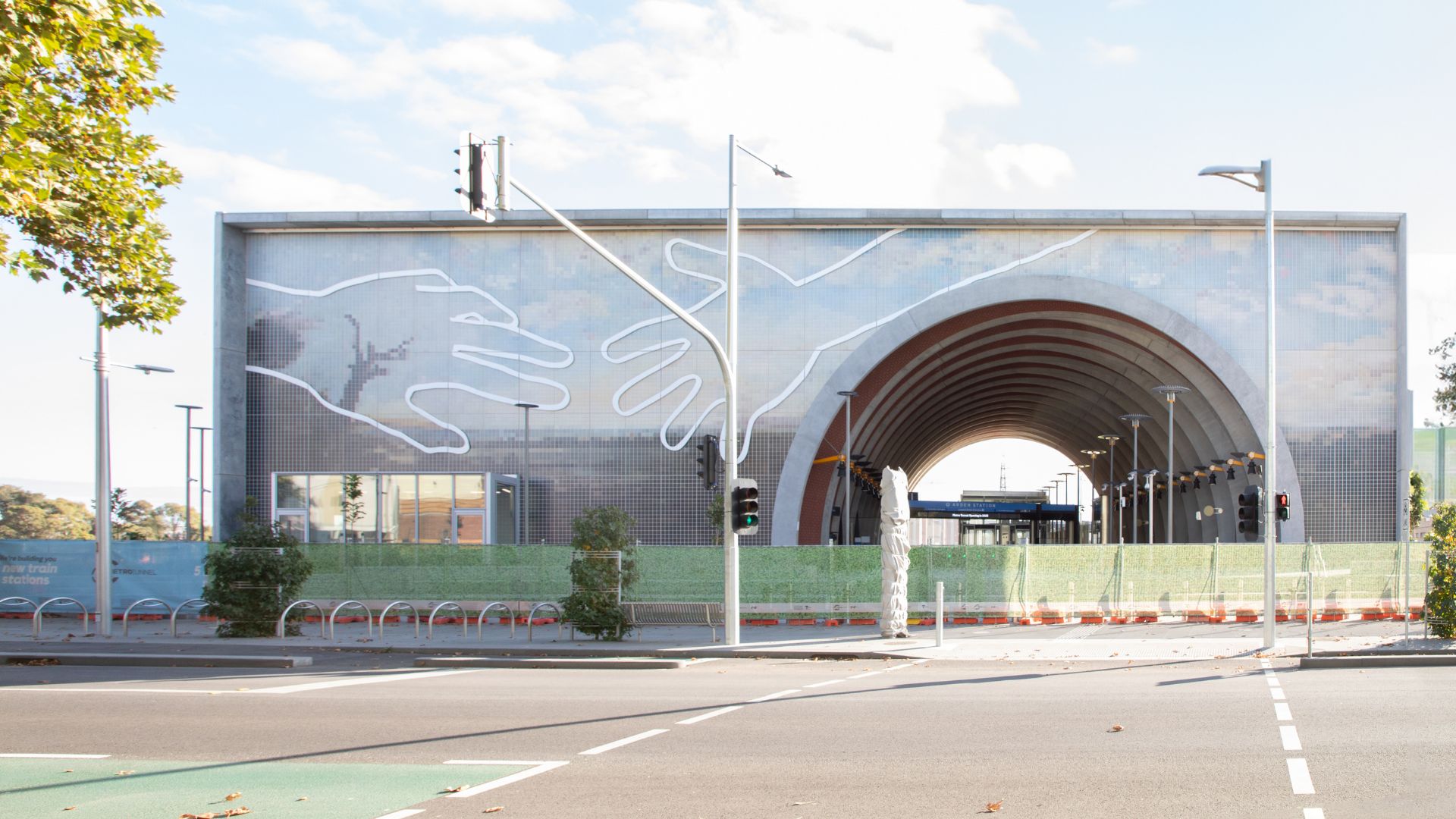 Active Surfaces® purify the air at a Melbourne train station : DesignWanted