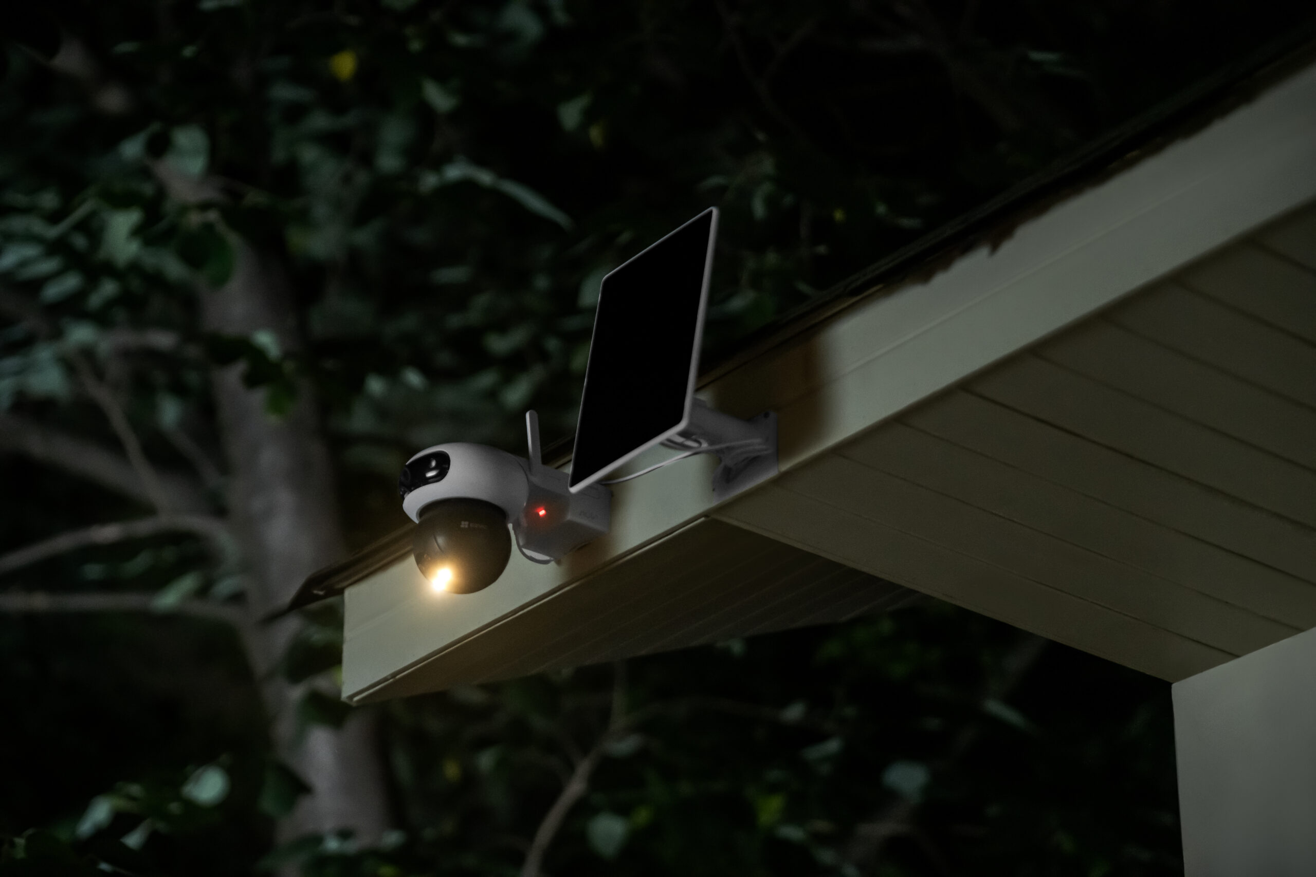 Introducing the limitless EZVIZ CB90x Dual 4G Kit outdoor security camera 