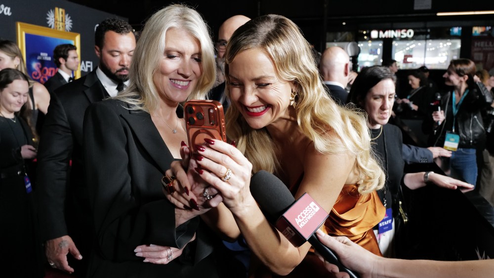 Kate Hudson Salutes Neil Diamond at ‘Song Sung Blue’ AFI Premiere