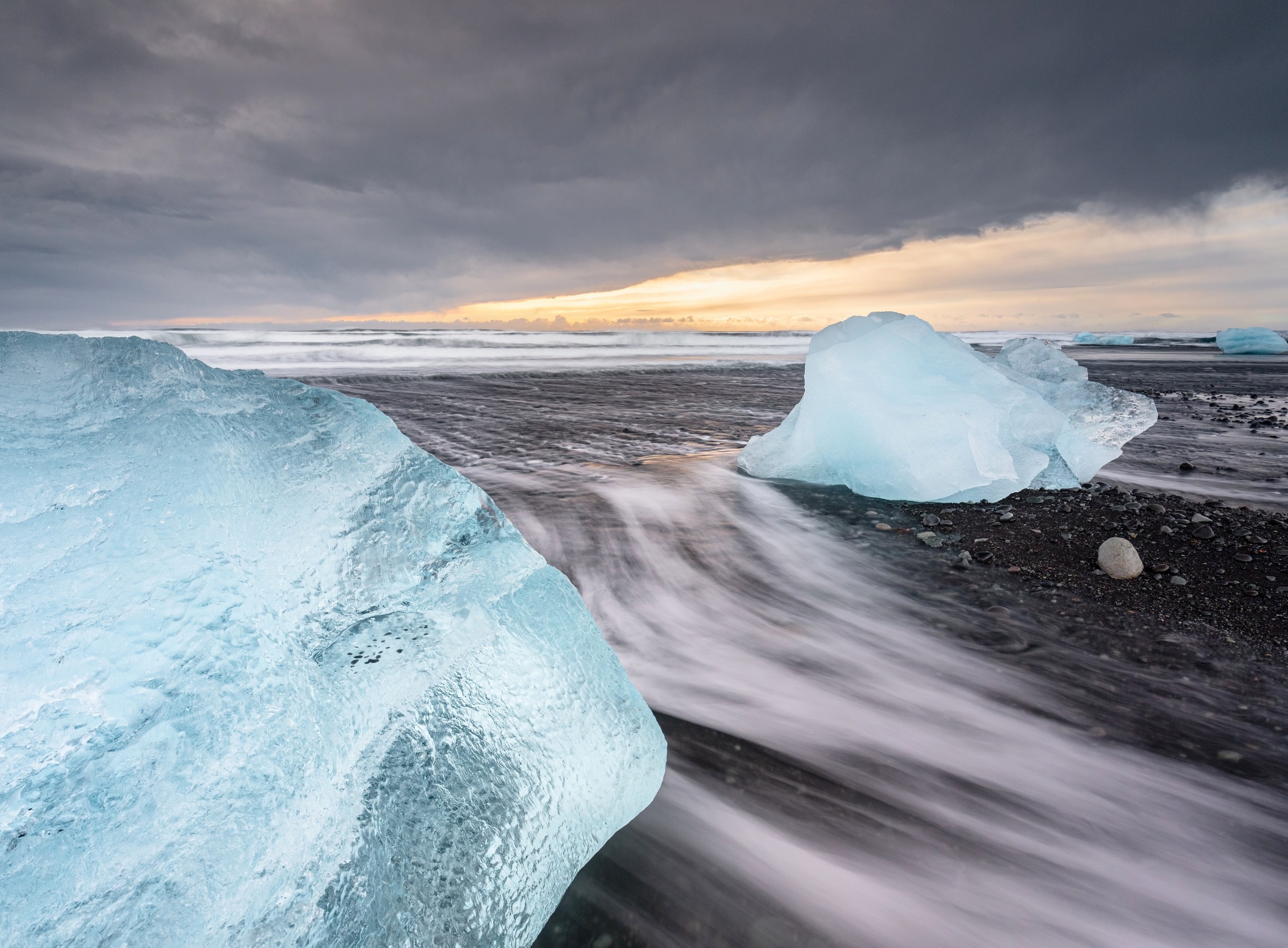 Delayed emissions cuts could lock in catastrophic sea-level rise