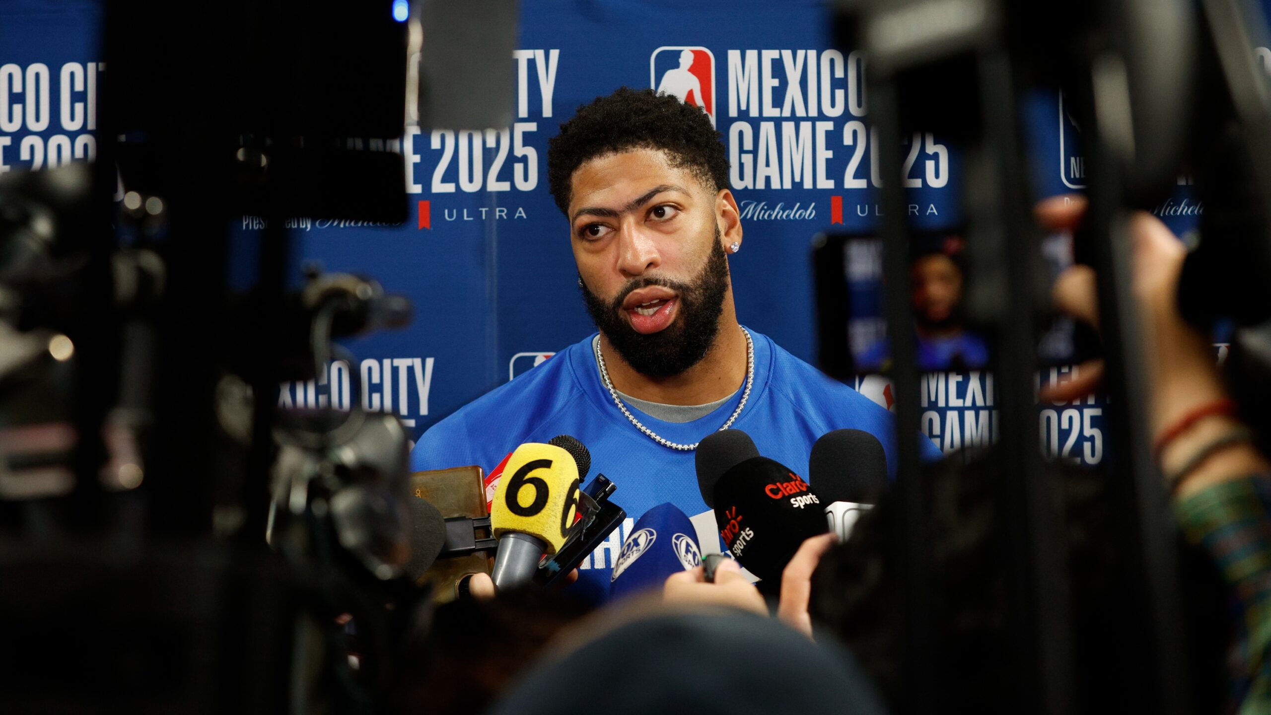 Mavs’ Anthony Davis (calf strain) out at least 2 games