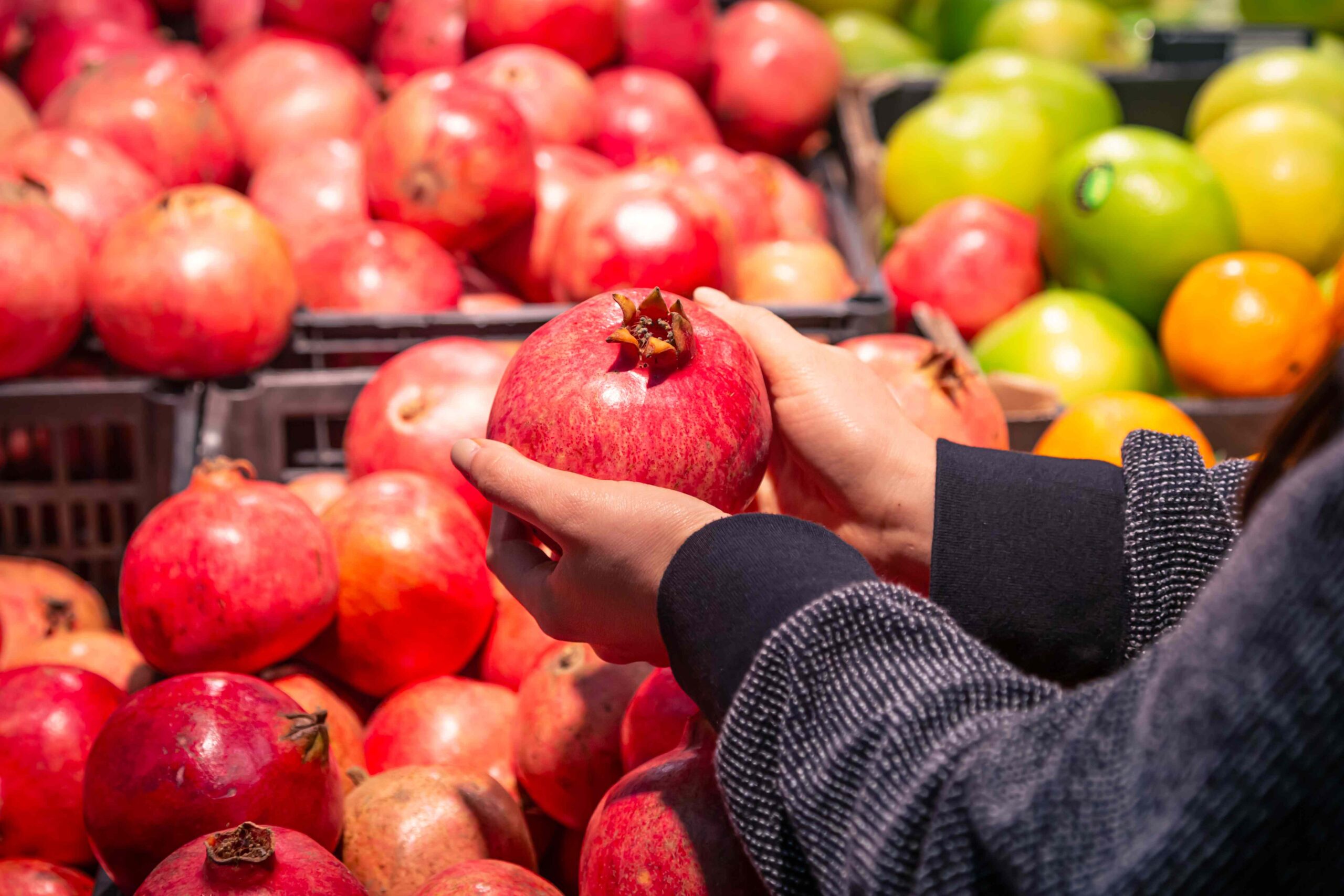 How to Pick the Best Pomegranate Every Time, According to Experts