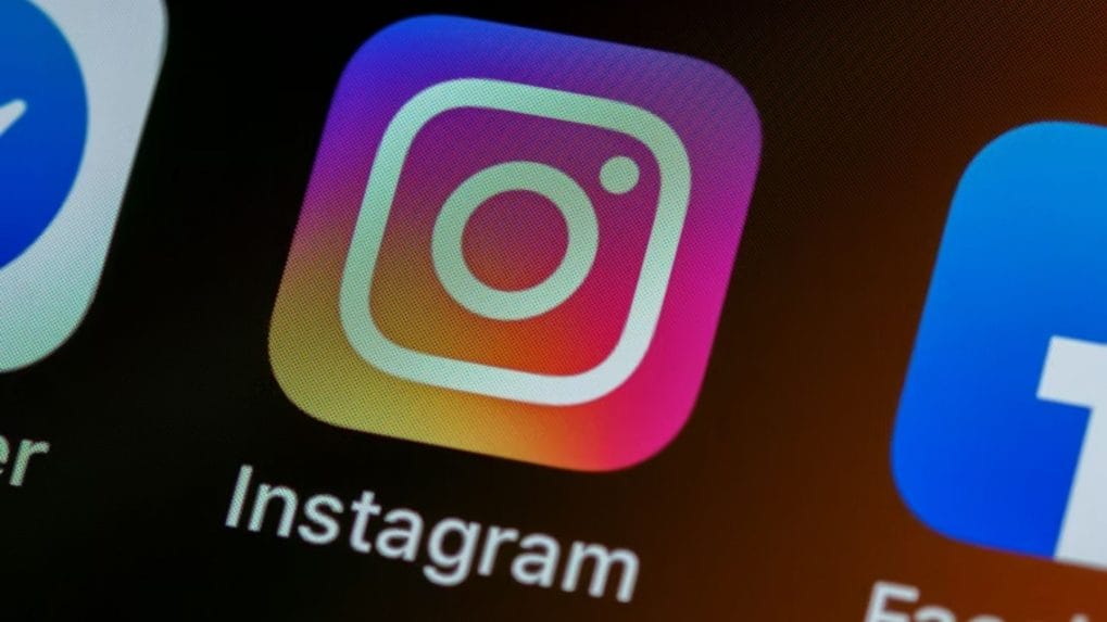 Instagram users can now edit Stories using AI text prompts directly in the app