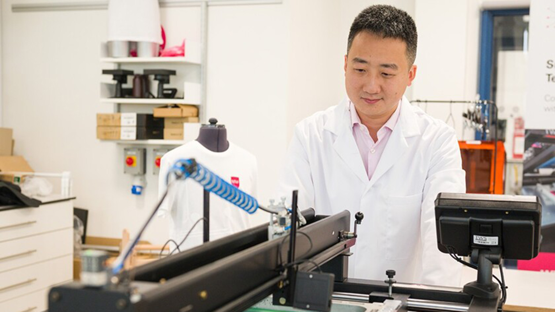 Smart textile band to monitor muscle health