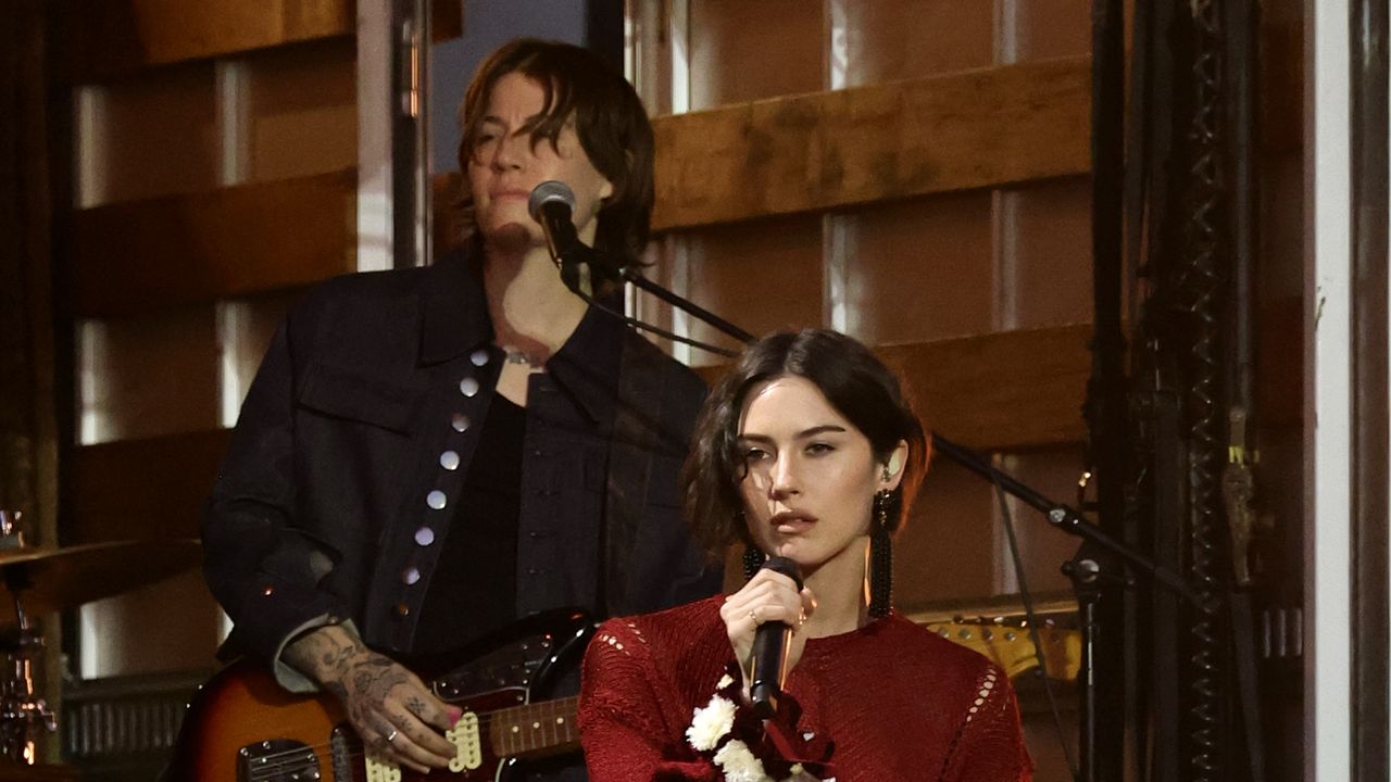 Gracie Abrams Just Shut Down Vogue World 2025 With a Carole King Cover