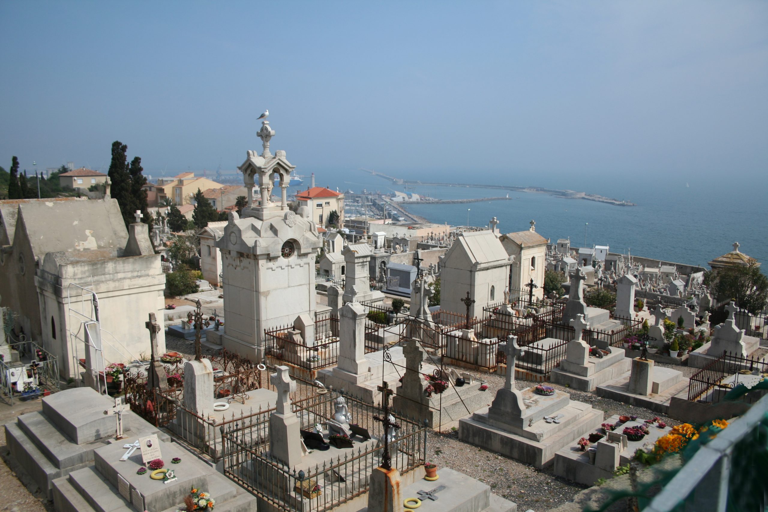 5 Notable Cemeteries to Stroll Through