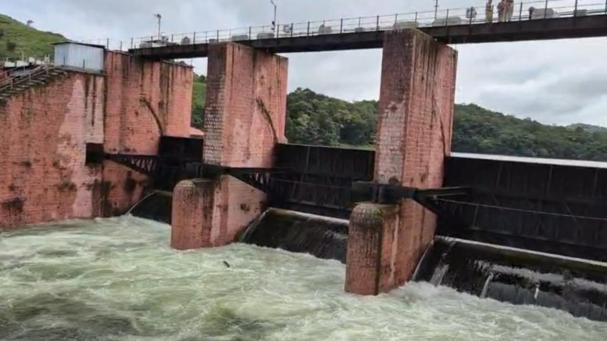 Tamil Nadu opens all 13 shutters of Mullaperiyar dam after heavy rains