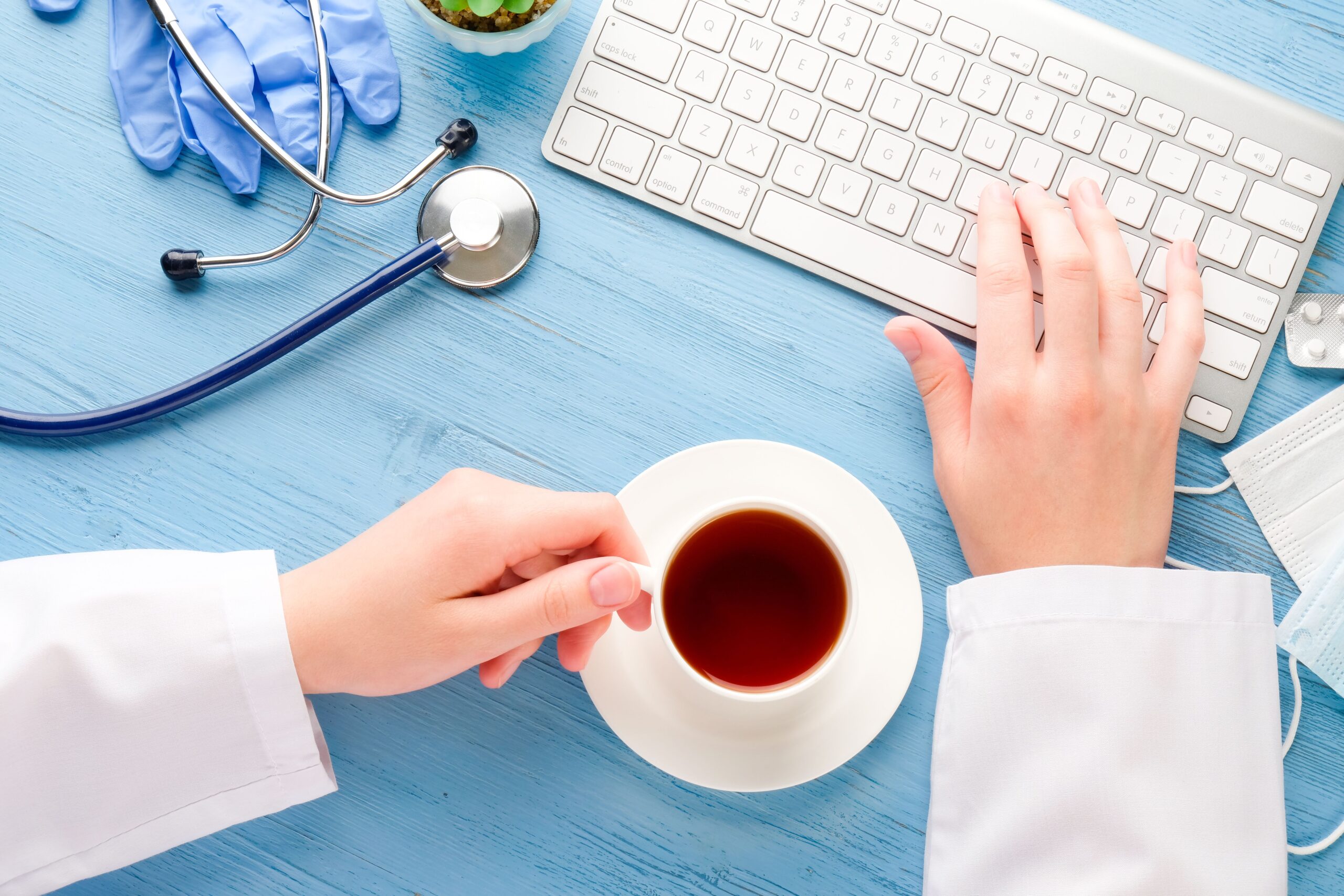 Light and sound therapy dimming Alzheimer’s decline; AI coach matches humans in diabetes prevention; stillbirths more common than previously thought – Morning Medical Update