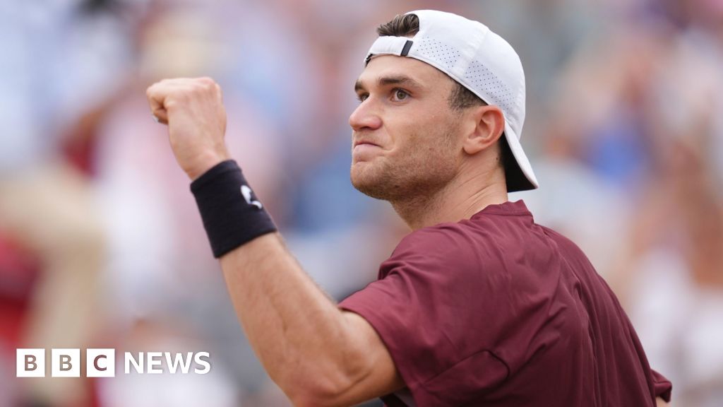 Tennis stars urge council not to turn facility into padel courts