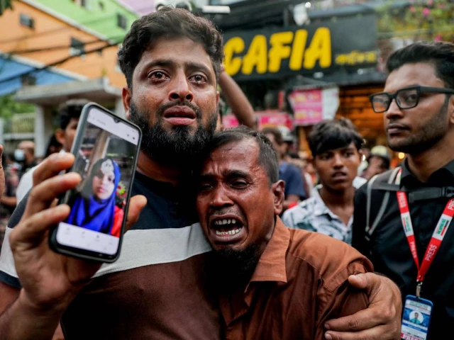 At least 16 killed as fire engulfs chemical, garment factory in Dhaka