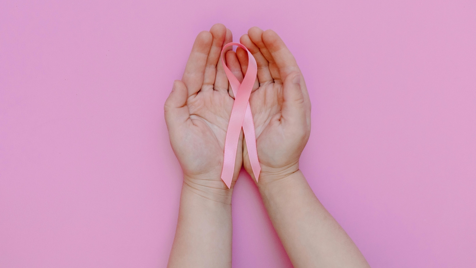 Metro Hospital cancer surgeon shares 5 superfoods that can help lower your risk of breast cancer: Flaxseeds, berries