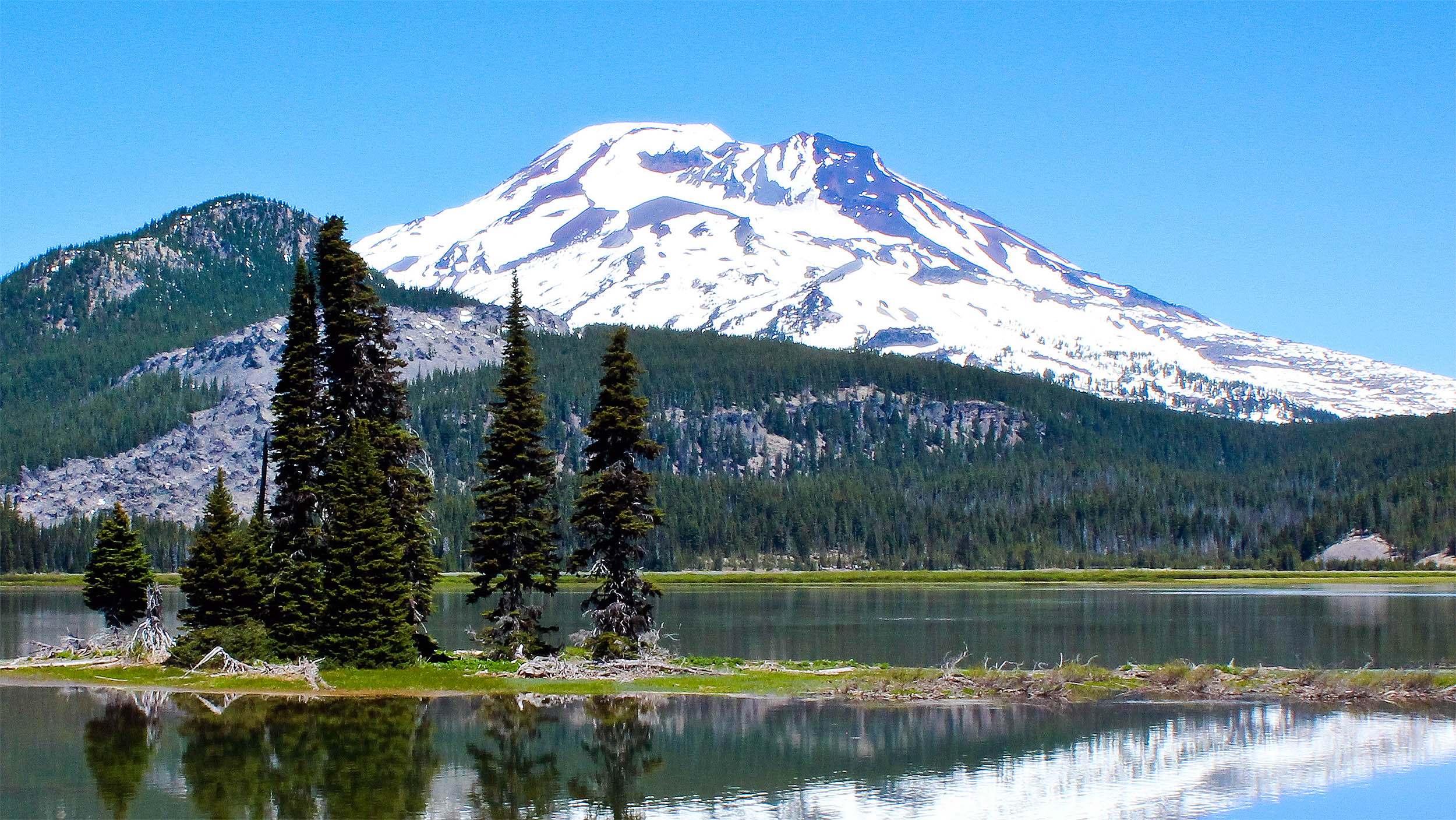 Gigantic magma chambers found beneath “dormant” volcanoes