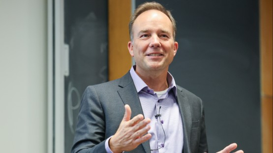 MDpanel CEO Jason Erdell ’95 talks AI, adaptability in Cheng Lecture