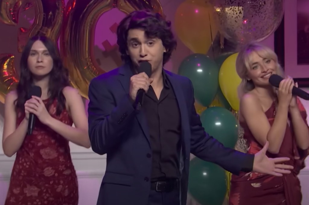 Domingo Returns as Sabrina Carpenter Parodies Taylor Swift Song