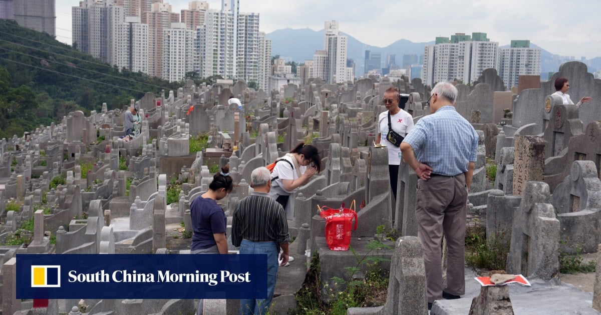 Hong Kong grave sweepers brace against chikungunya but preserve Chung Yeung traditions