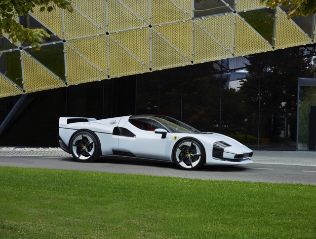 Ferrari SC40 revives the spirit of the F40 with a modern, hybrid twist