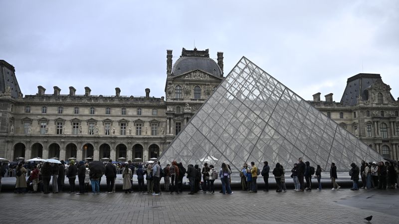 What are the chances of recovering the Louvre jewels?