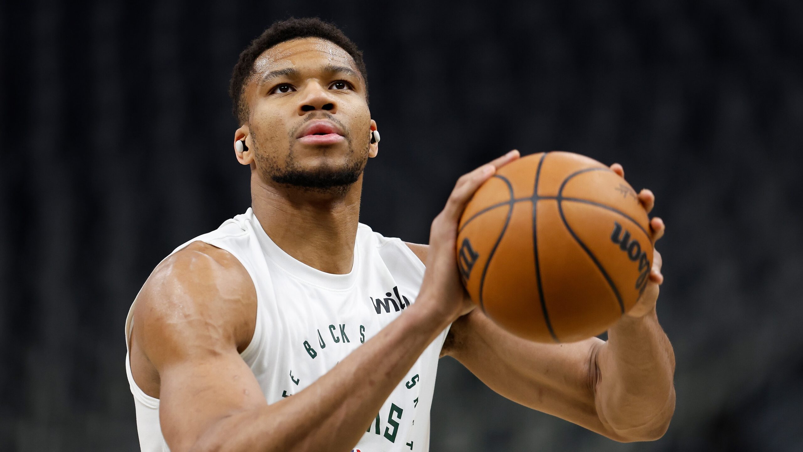 Giannis Antetokounmpo says he’s ‘locked in’ with Bucks this season