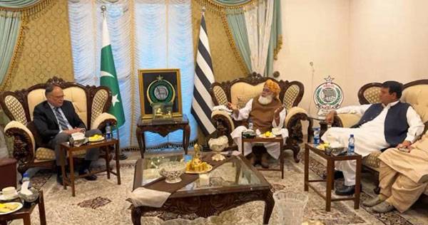 Govt delegation meets Fazl, Opp rejects KP CM election as unconstitutional