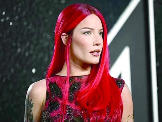 Halsey disses Kanye before performing ‘Tokyo Narita’ on Back to Badlands tour
