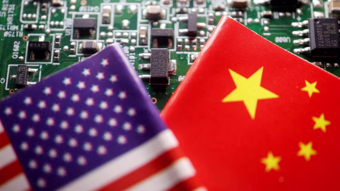 Trump talks tough with China but holds out hope of truce in trade war