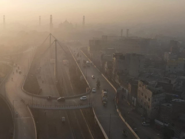 Emergency plan enforced in Punjab as toxic air from India pushes AQI to 257