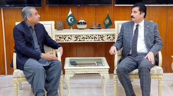 KP governor calls on Federal Interior Minister, discuss security situation in KP