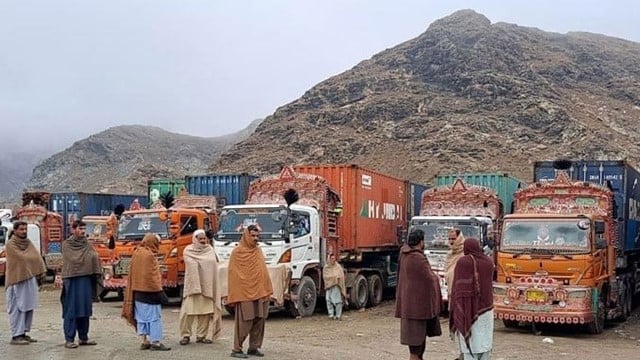 Pakistan restores Afghan transit trade after 10-day suspension