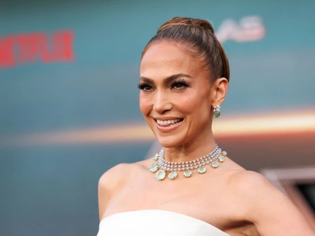 Jennifer Lopez says she’ll never join celebrity dating app Raya, ‘I’m old-fashioned’