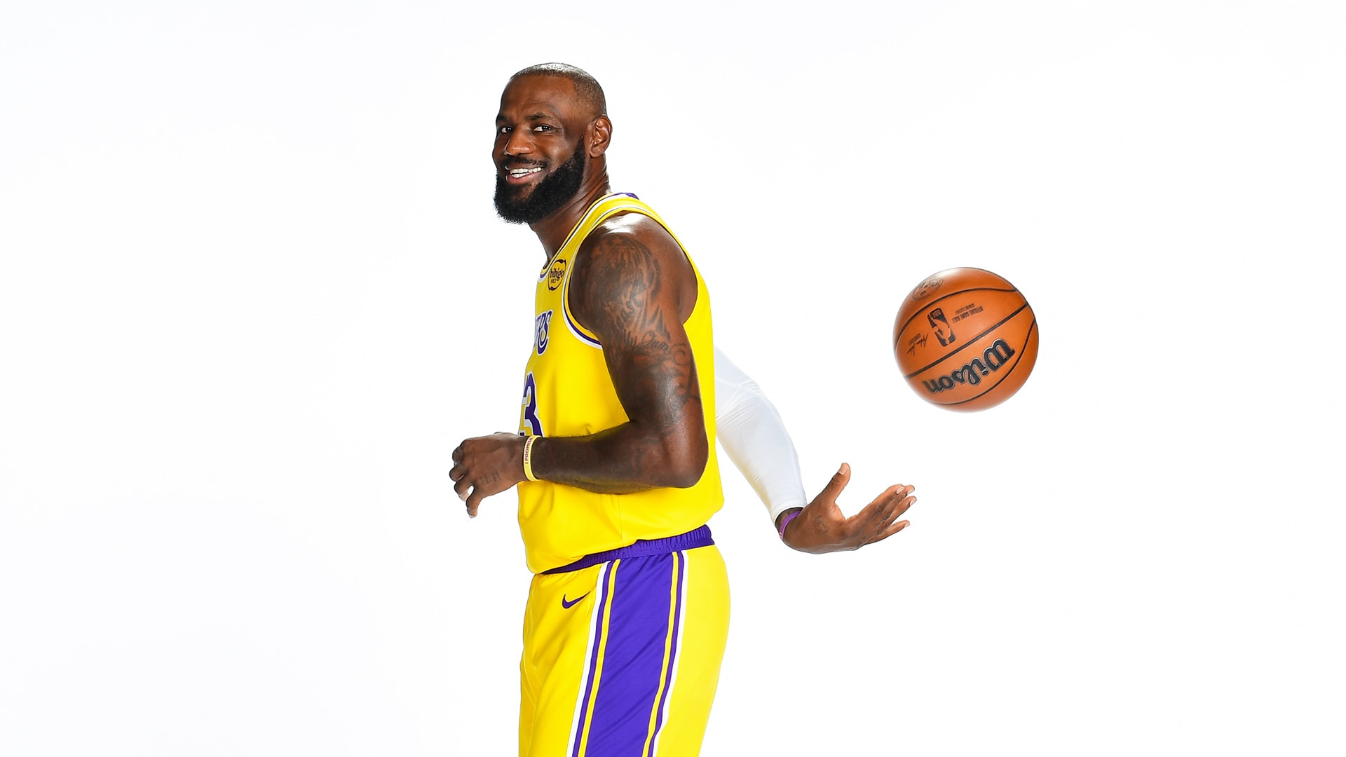 Reports: LeBron James to miss start of 2025-26 season