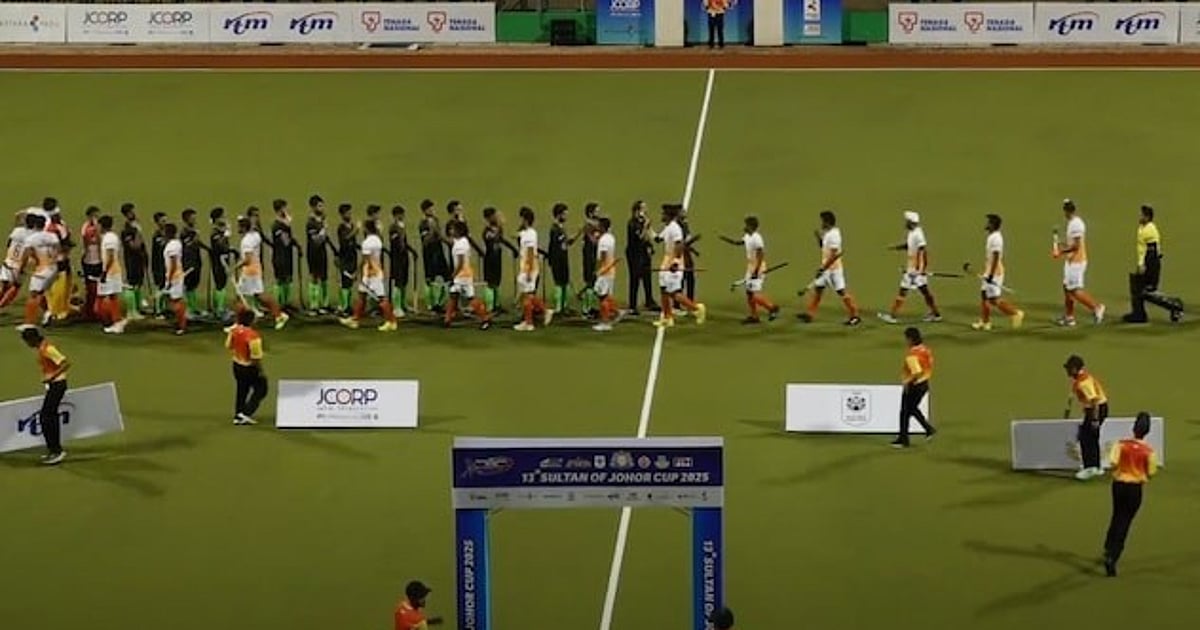 India, Pakistan hockey teams’ high fives: welcome gesture, what next?