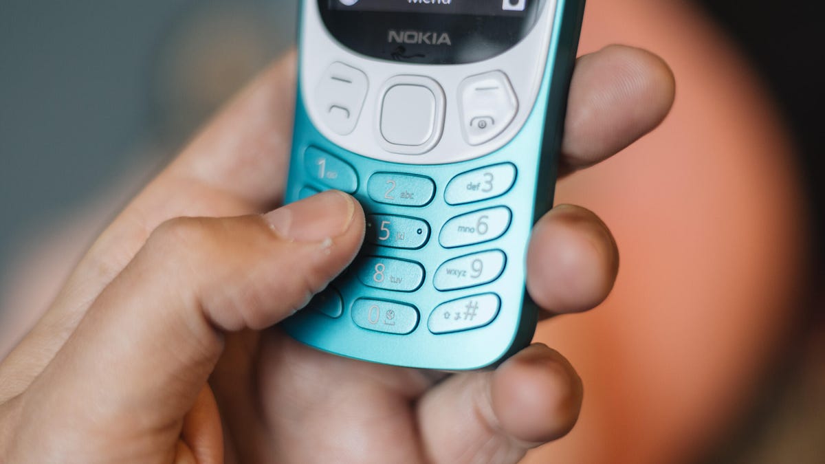 Think About Buying a Burner Phone When You Get Your Holiday Tickets This Year