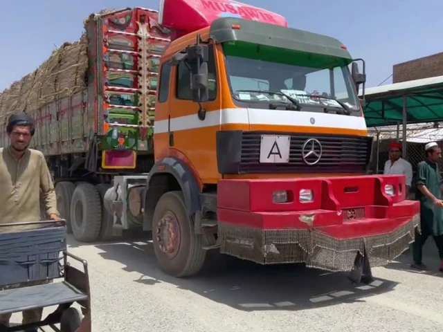Afghan fruit exporters hit hard by Pakistan’s border standstill