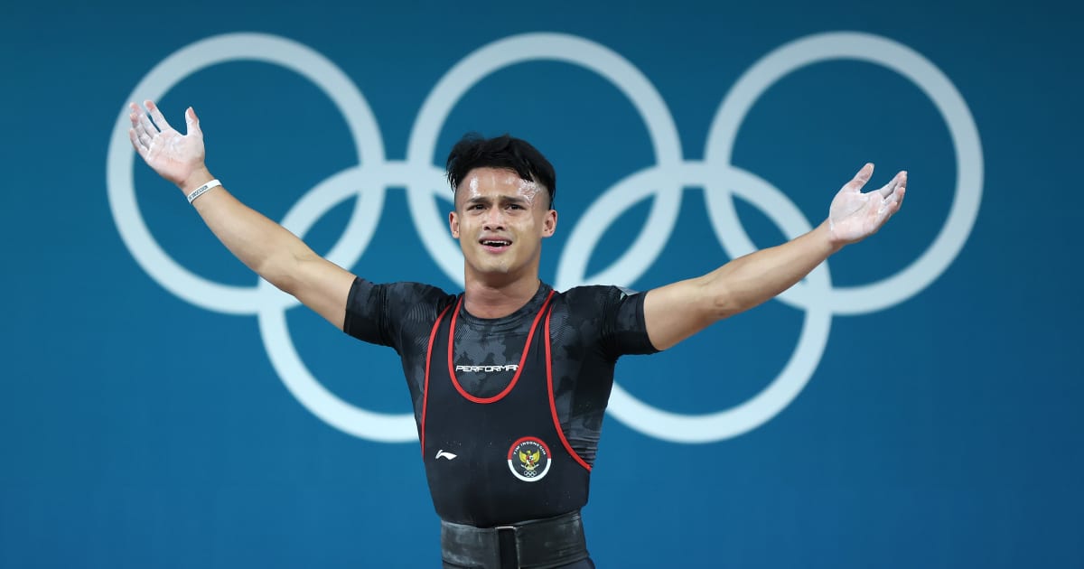 Indonesia’s Rizki Juniansyah uses world record to win 79kg gold