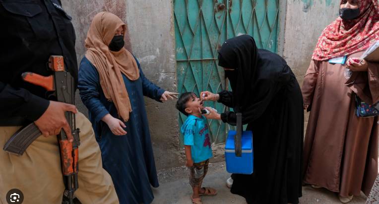 Four arrested for torturing polio team in Karachi