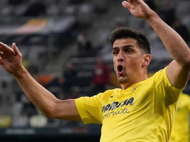 Villarreal keep heat on Liga leaders before Clasico