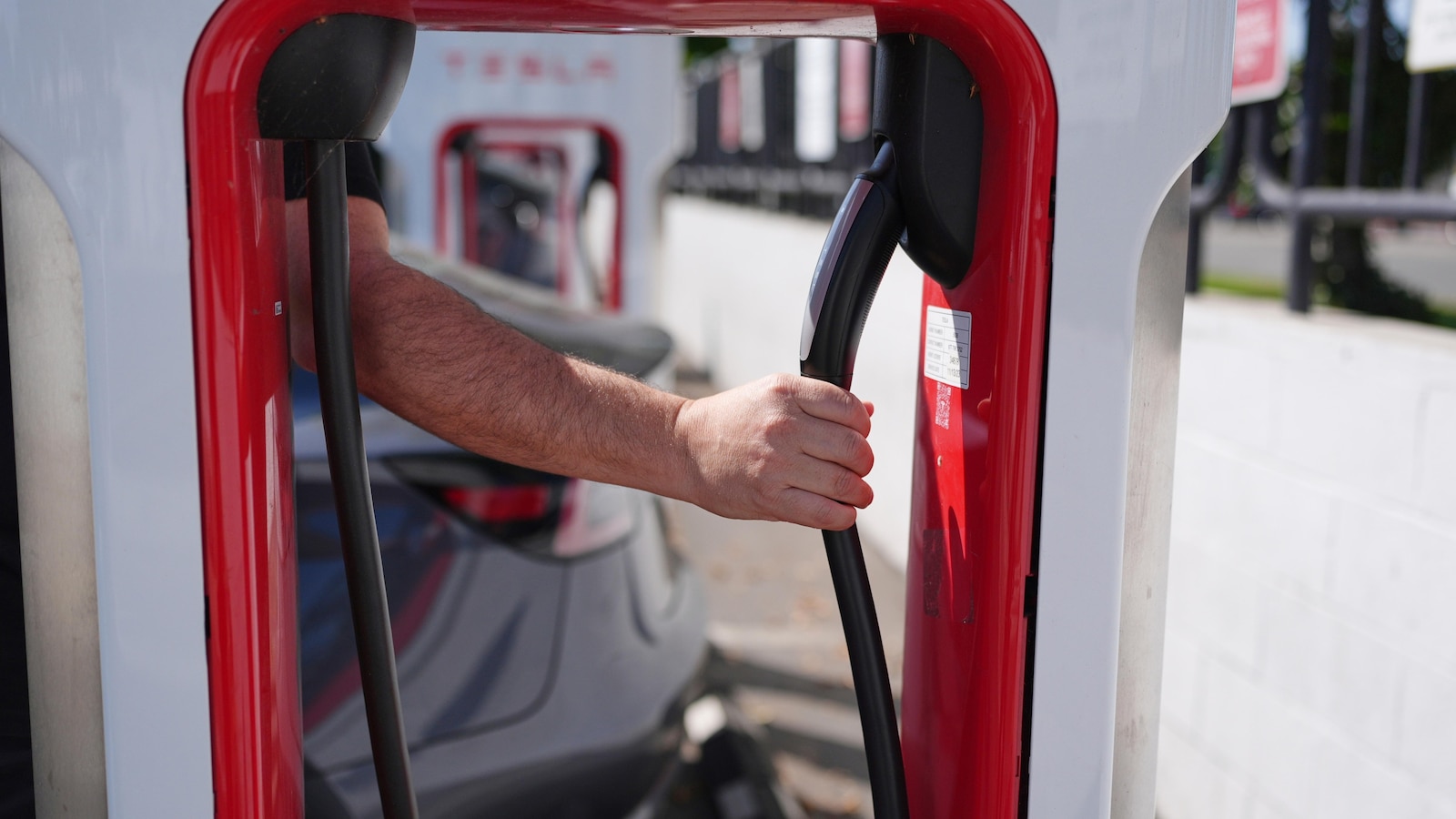 Study finds EVs quickly overcome their energy-intensive build to be cleaner than gas cars