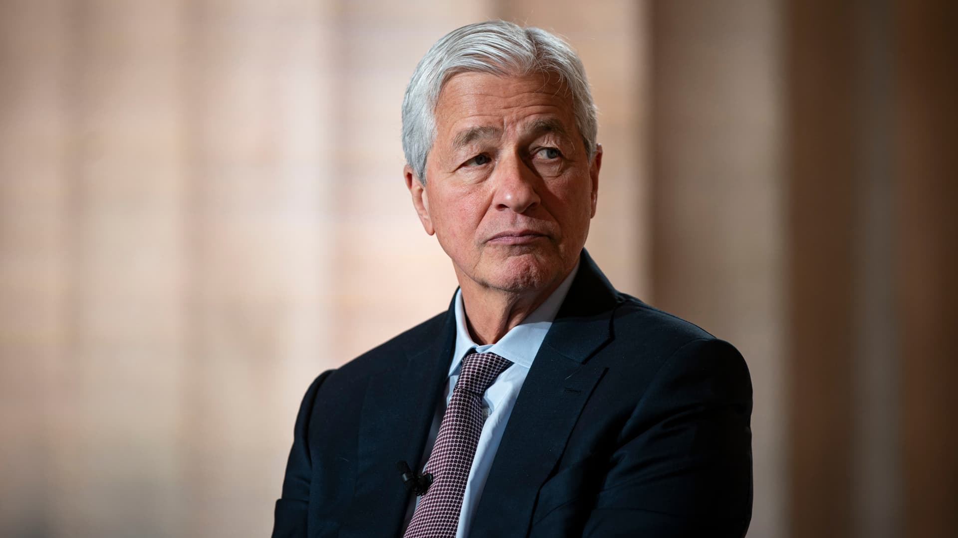 Jamie Dimon shares why he never reads text messages at work