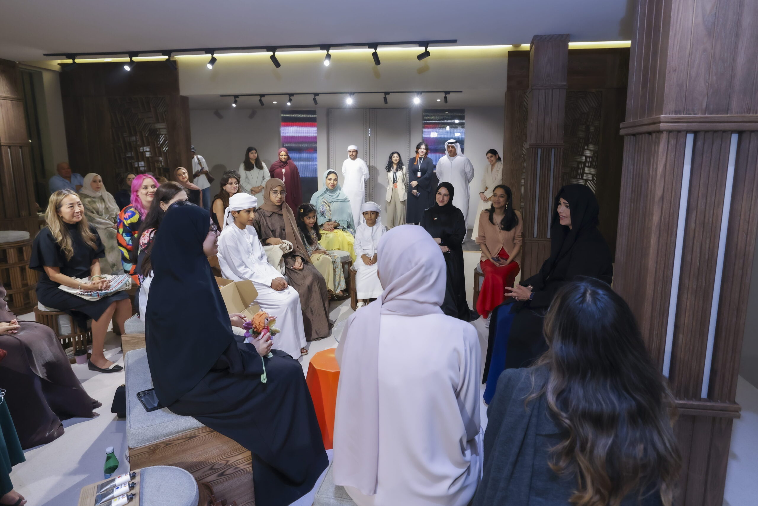 Latifa bint Mohammed meets with artisans and emerging entrepreneurs at Dubai Design Week Marketplace