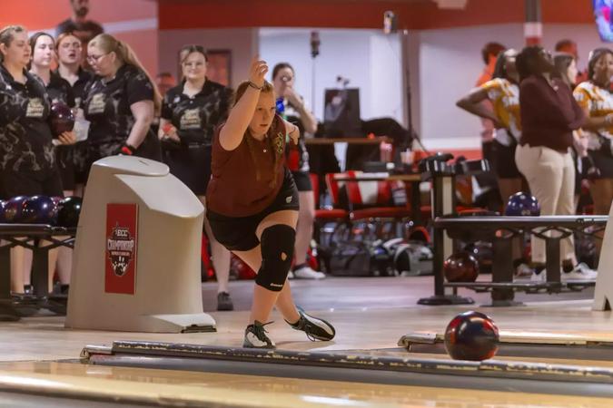 Bowling wins a pair in baker play heading into Christmas break