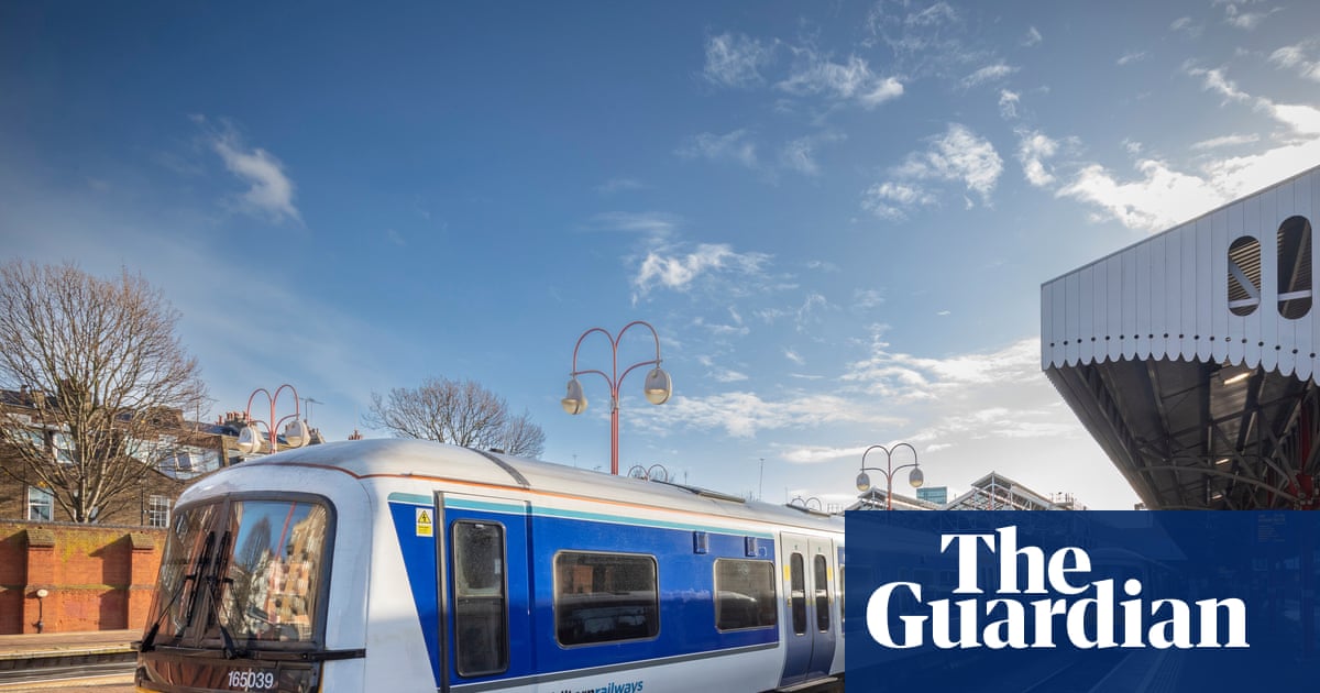 Launch of East West Rail services to be delayed in row over guards on trains | Rail transport