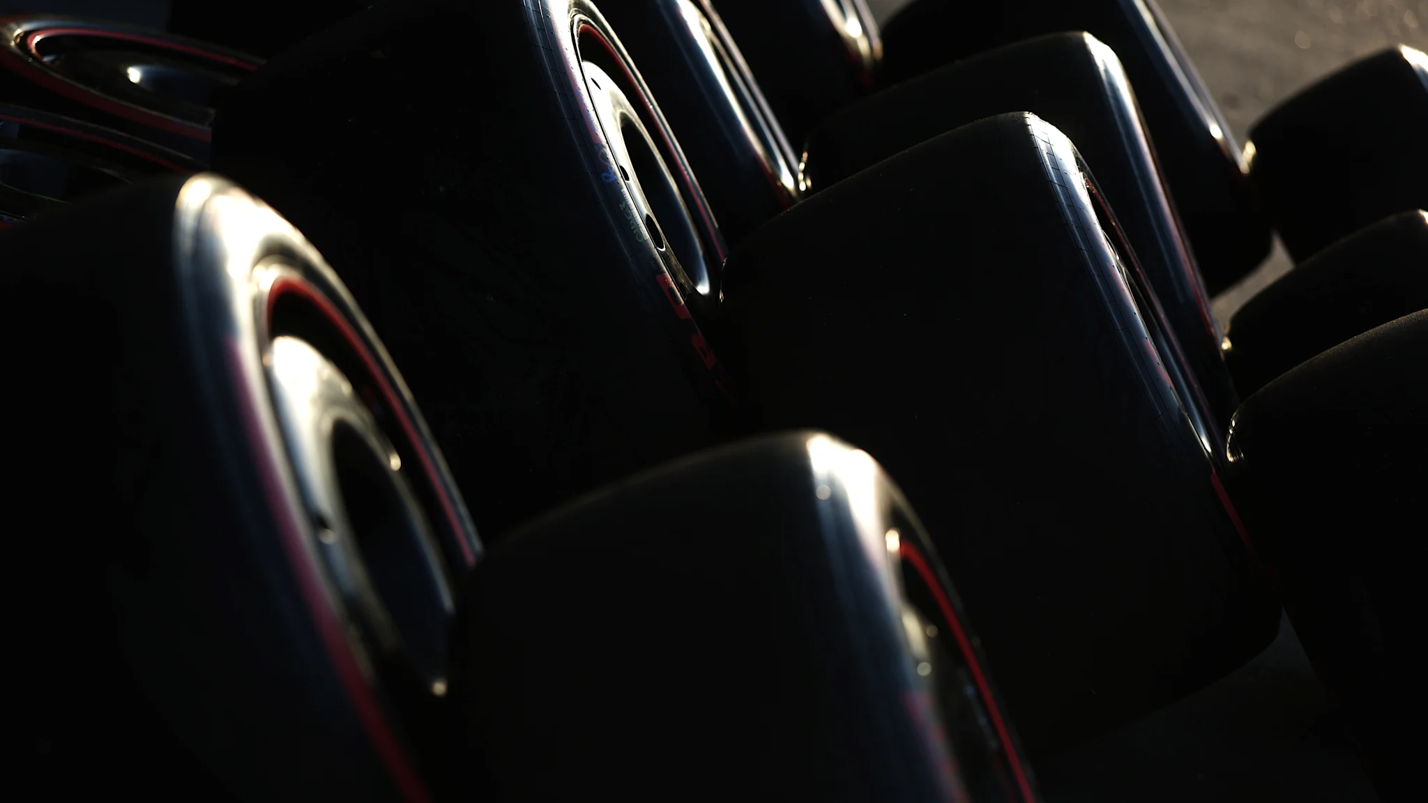 What tyres will the teams and drivers have for the 2025 Qatar Grand Prix?