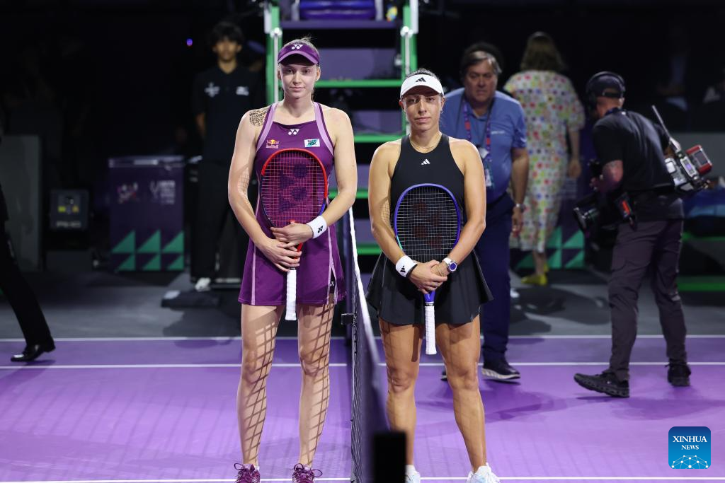 Highlights of semifinal at WTA Finals tennis tournament-Xinhua