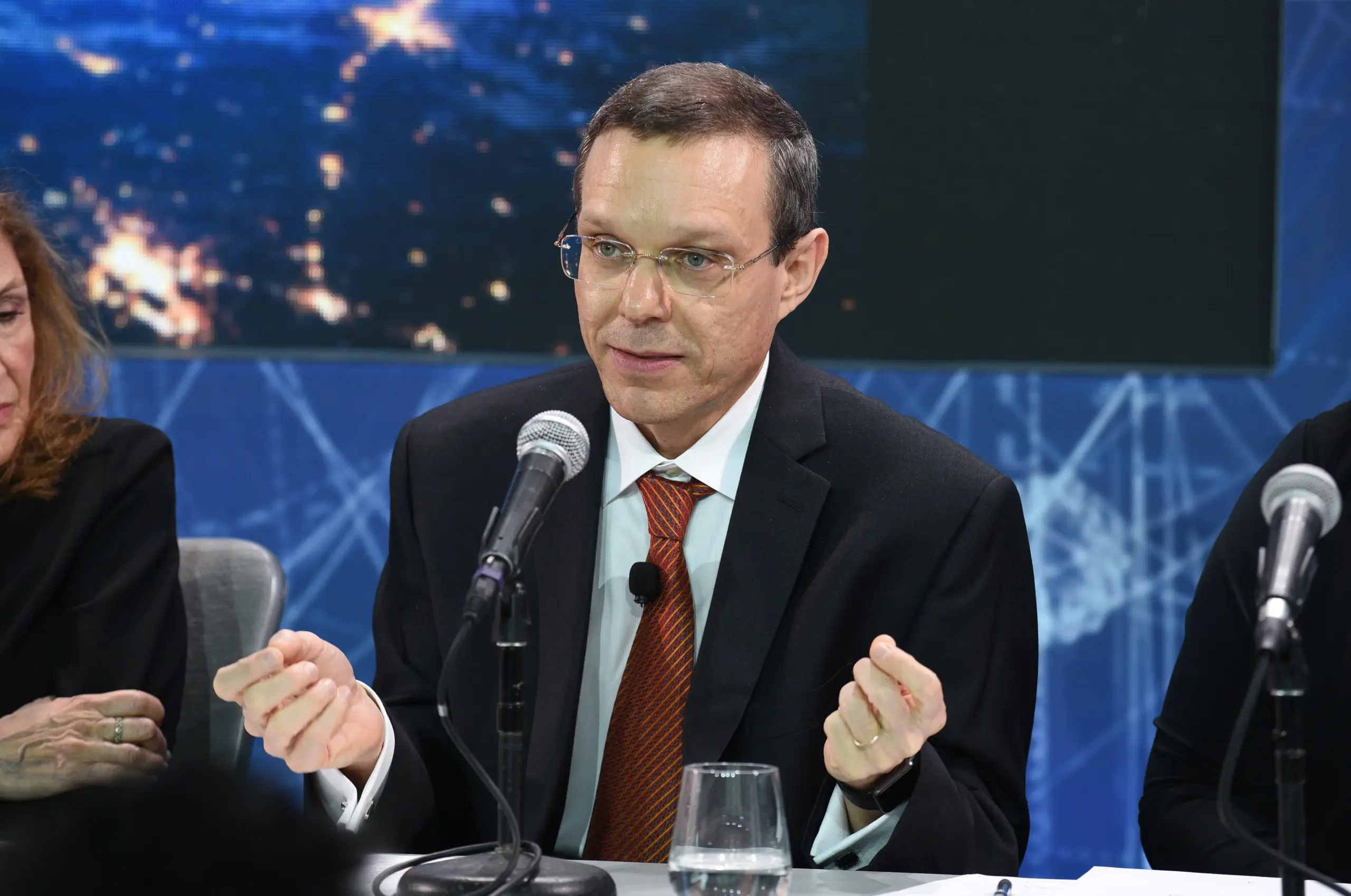 Avi Loeb highlights a new strange anomaly in interstellar comet 3I/Atlas that raises fresh questions for scientists