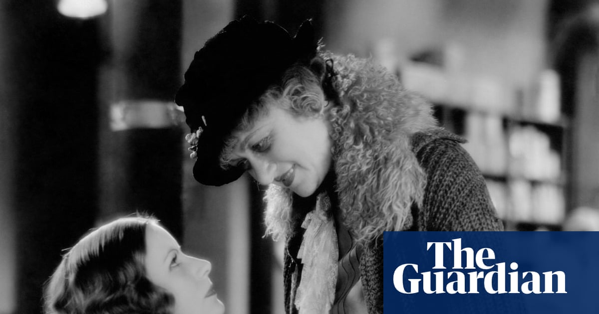 Crashing a wedding for the sake of cake | Film