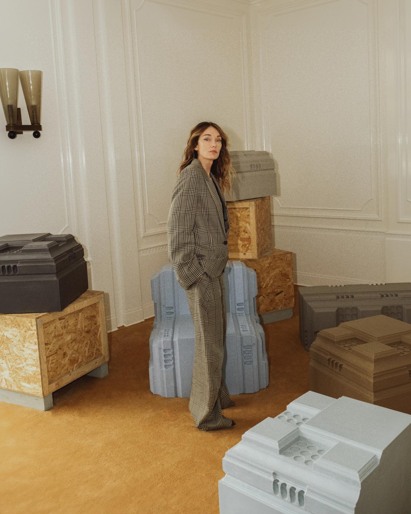 KELLY WEARSTLER INVITES ARTISTS INTO HER POOL HOUSE WITH SIDE HUSTLE